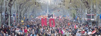 Huelga general 29-M de 2012. La manifestación convocada por las centrales sindicales mayoritarias en Barcelona abarrotó el paseo de Gràcia de Barcelona.