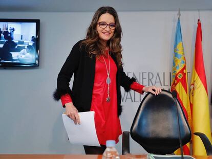 La vicepresidenta y portavoz del Consell al inicio de la comparecencia p&uacute;blica de los viernes. 