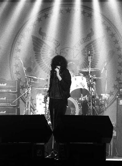 Joey Ramone, durante un concierto en 1981.