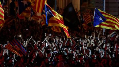 S&P confirma el rating de España pero advierte de la crisis en Cataluña
