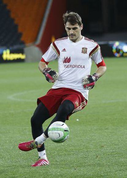 Iker Casillas, ayer, durante el entrenamiento en el Soccer City.