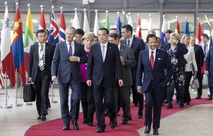Los líderes europeos y asiáticos durante la 12 cumbre ASEM en Bruselas.