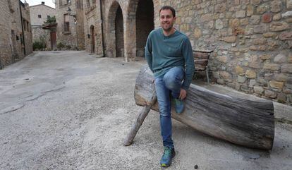 Ton Lloret es dedica a la recuperació de pobles abandonats a Catalunya.