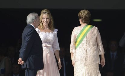 Michel Temer y la esposa, Marcela, al lado de Dilma en la posesión de la presidenta, en 2015.