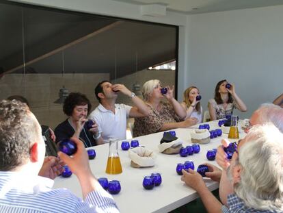 Curso de cata de aceite en la f&aacute;brica Luz de Alba, en Argamasilla de Alba.