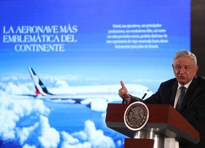 López Obrador, durante una conferencia sobre el avión presidencial.