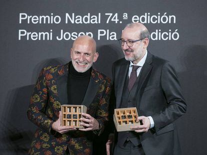 Palomas i Bassas en rebre el premi.