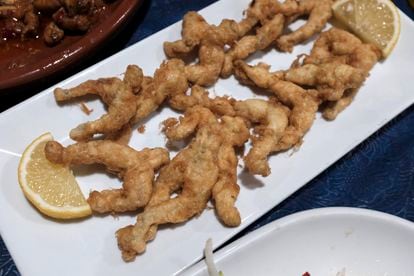 Frog legs in batter, one of the recipes proposed by Casa Encarna.