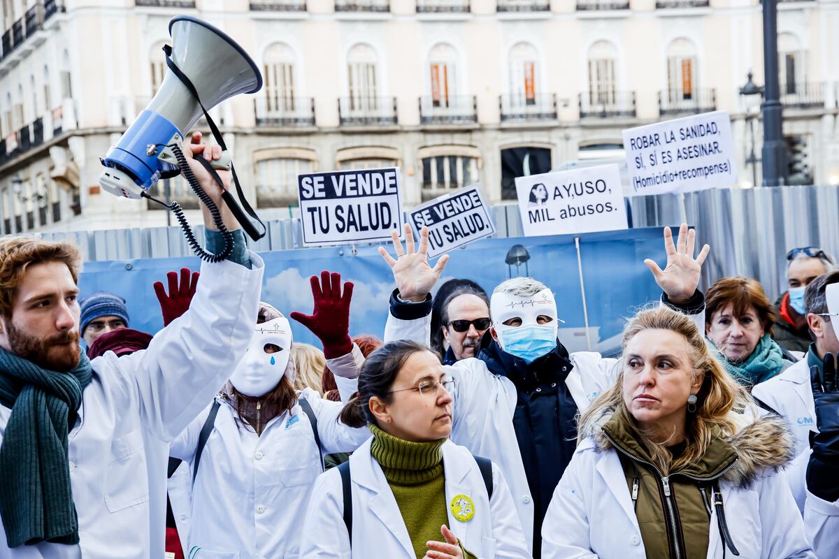 La Generalitat emplaza a los sindicatos a aceptar una propuesta para evitar la huelga de médicos en Cataluña | Cataluña