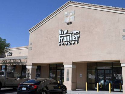 La tienda New Frontier Armory, al norte de Las Vegas, donde compró el asesino. En vídeo, la portavoz de la Casa Blanca dice que están dispuestos a estudiar medidas.