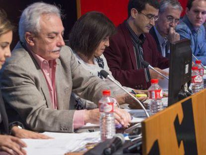 De izquierda a derecha, los candidatos a las elecciones europeas Zoe Nubla, Manu Aguirre, Izaskun Bilbao, Ram&oacute;n J&aacute;uregui, I&ntilde;&iacute;go Mart&iacute;nez y Josu Juaristi este mi&eacute;rcoles en la UPV. 