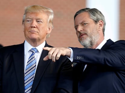 Donald Trump y Jerry Falwell Jr., en Liberty University en mayo de 2017.