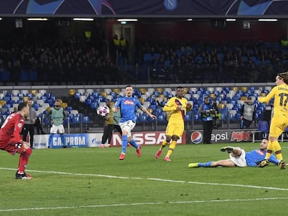 Griezmann marca el empate del Barcelona ante el Nápoles. 