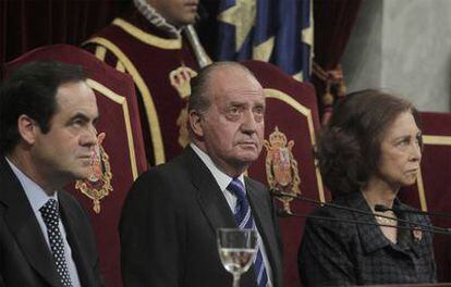 El Rey, la Reina y Bono, en el acto solemne en recuerdo y homenaje a las víctimas del terrorismo.