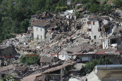 Vista de Pescara del Tronto tras el terremoto.