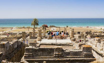 Ruias de la ciudad romana de Baelo Claudia, junto a la playa de Bolonia, en Tarifa (Cádiz).