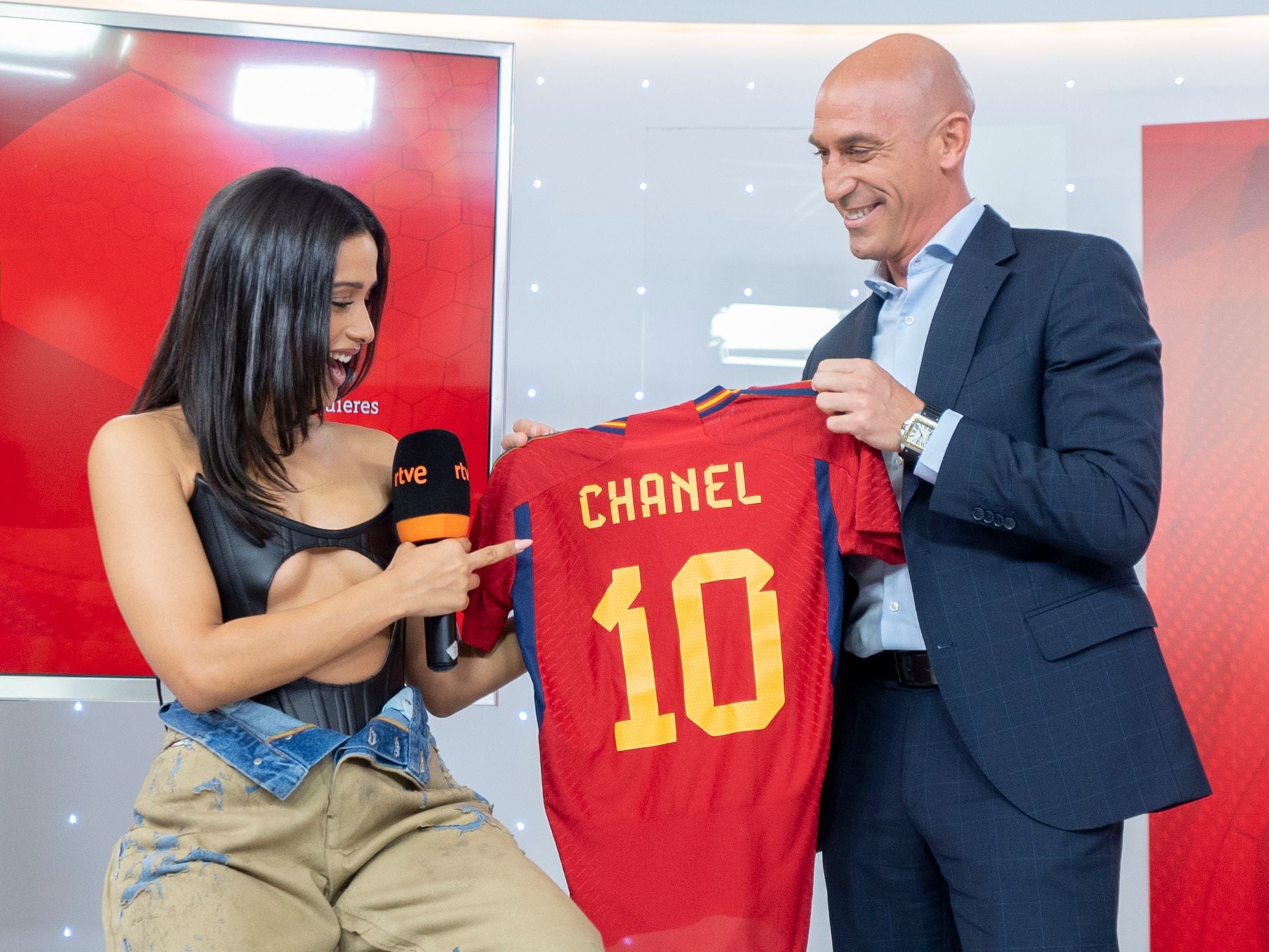Chanel la polémica sobre 'Toke', su canción para la Copa Mundial de Qatar: “Yo tengo muy mis principios soy artista” | Cultura | EL PAÍS