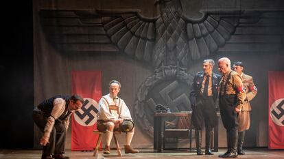 Una escena de la adaptación teatral de 'Ser o no ser' dirigida por Juan Echanove.
