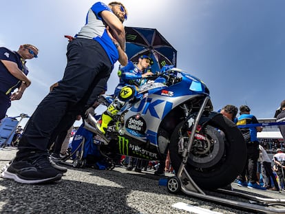 Joan Mir, sobre la Suzuki en el circuito de Jerez.