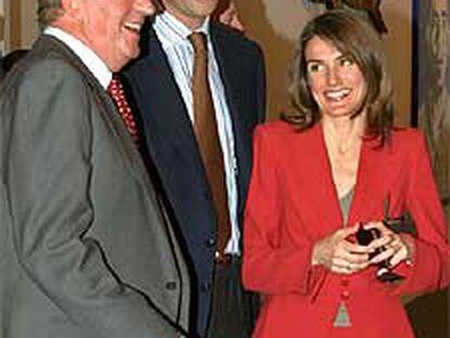 El Rey, el príncipe Felipe y Letizia Ortiz, ayer en Arco.