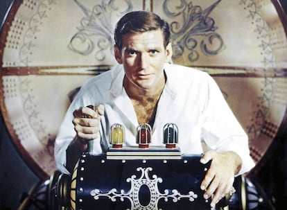 Rod Taylor en un fotograma de la pel&iacute;cula &#039;El tiempo en sus manos&#039; (1960), basada en la novela &#039;La m&aacute;quina del tiempo&#039; de H. G. Wells.