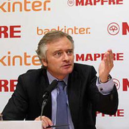 Ignacio Baeza, presidente de Mapfre Familiar, y María Dolores Dancausa, consejera delegada de Bankinter