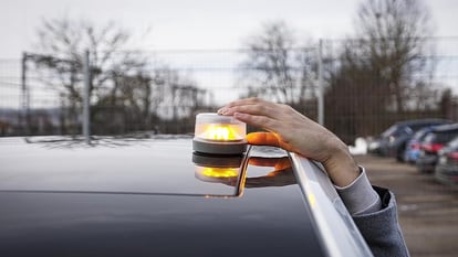 Luz de emergencia LED V16 homologada para señalización coche