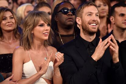 Taylor Swift y Calvin Harris -


Un año duró el romance entre la estrella del pop y el dj, que dejó paso a una guerra abierta por los créditos del éxito This Is What You Came For, cuya coautoría exigió Swift tras haberla firmado con seudónimo mientras estaban juntos. Harris reveló en Twitter que no se había tomado demasiado bien la petición:  "Supongo que si eres feliz en tu nueva relación debes centrarte en eso y no tratar de derribar a tu exnovio para pasar el rato. Por favor, céntrate en los aspectos positivos de tu vida, porque te has ganado una buena”.