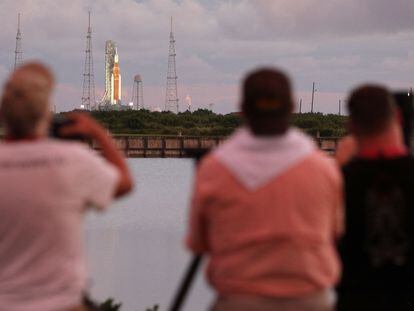 La misión Artemis I, en la mítica plataforma de lanzamiento 39B, en el Centro Espacial Kennedy, en Florida (EE UU), este lunes.