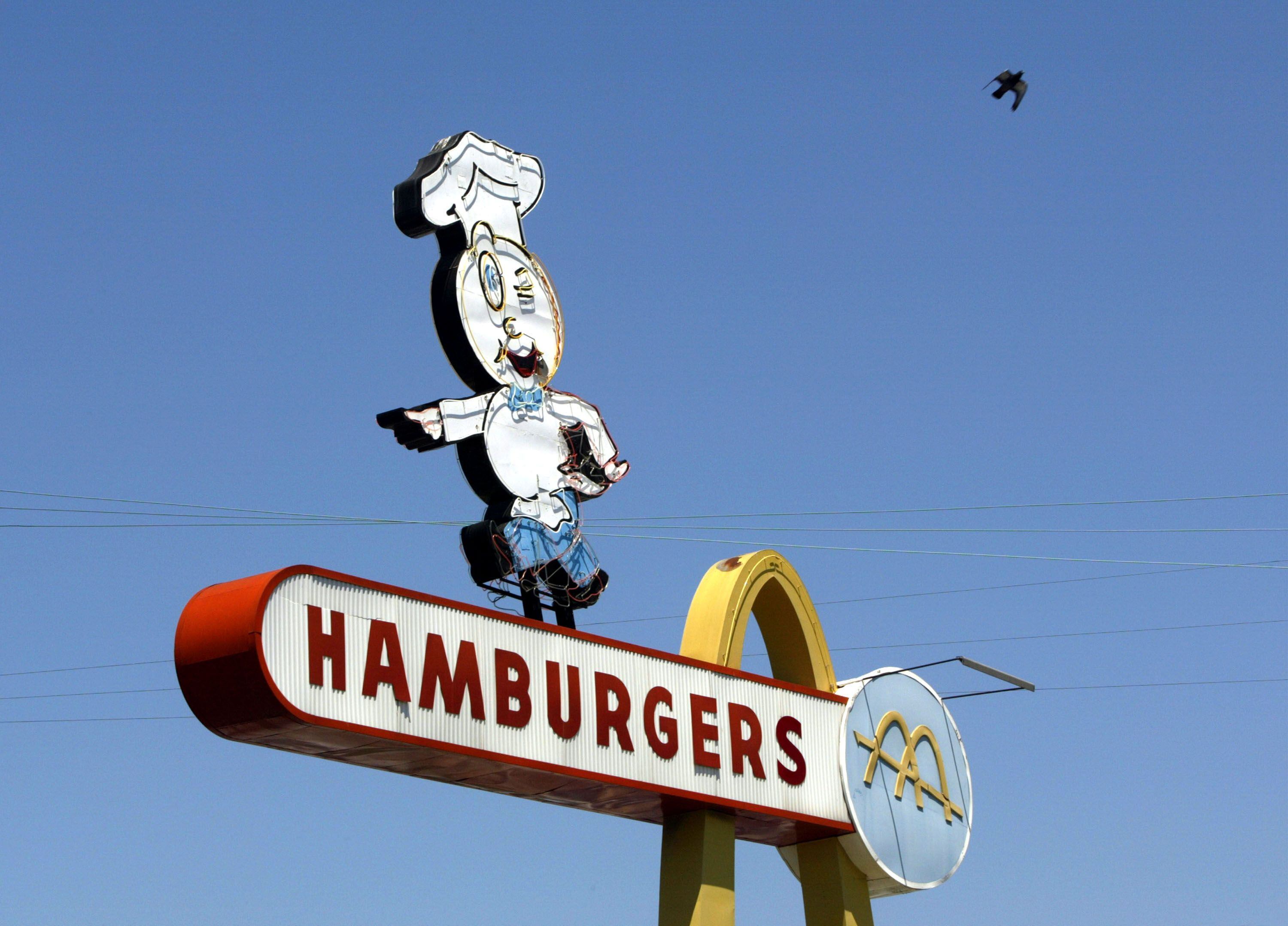 El célebre cartel del McDonald's de Downey (California), el más antiguo de la cadena todavía en funcionamiento desde su apertura en 1953.