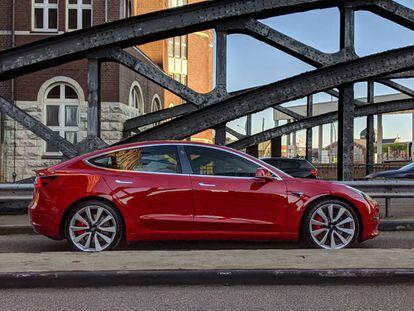 Ya está a la venta el Tesla Model 3 en España, y estos son sus precios