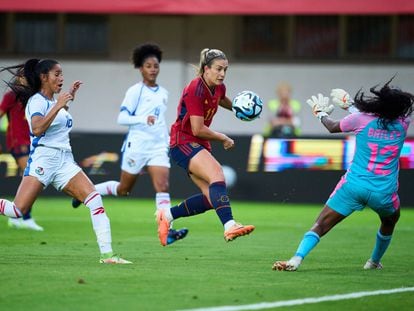 Alexia Putellas, en la acción del segundo gol de España ante Panamá.