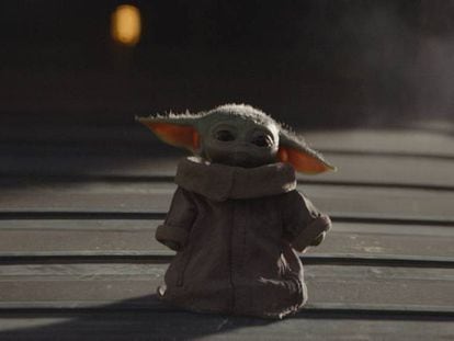 El Niño, personaje al que Internet ha apodado 'Baby Yoda', en el quinto capítulo de 'The Mandalorian' En vídeo, tráiler de The Mandalorian.