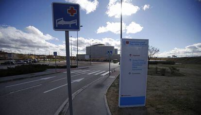 Acceso al Hospital Rey Juan Carlos, en Mostoles.