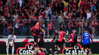 Los jugadores del Atlas celebran su pase a la final de la Liga MX.