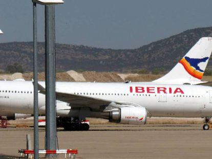 Vista de un avión de Iberia. 