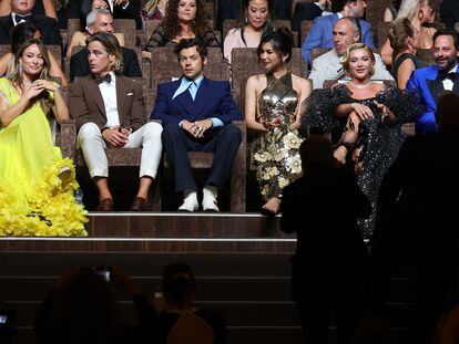 VENICE, ITALY - AUGUST 31: (L-R) Olivia Wilde, Chris Pine, Harry Styles, Gemma Chan, Florence Pugh and Nick Kroll attends the Campari Passion For Film 2022 Award during the 79th Venice International Film Festival on August 31, 2022 in Venice, Italy. (Photo by Vittorio Zunino Celotto/Getty Images)