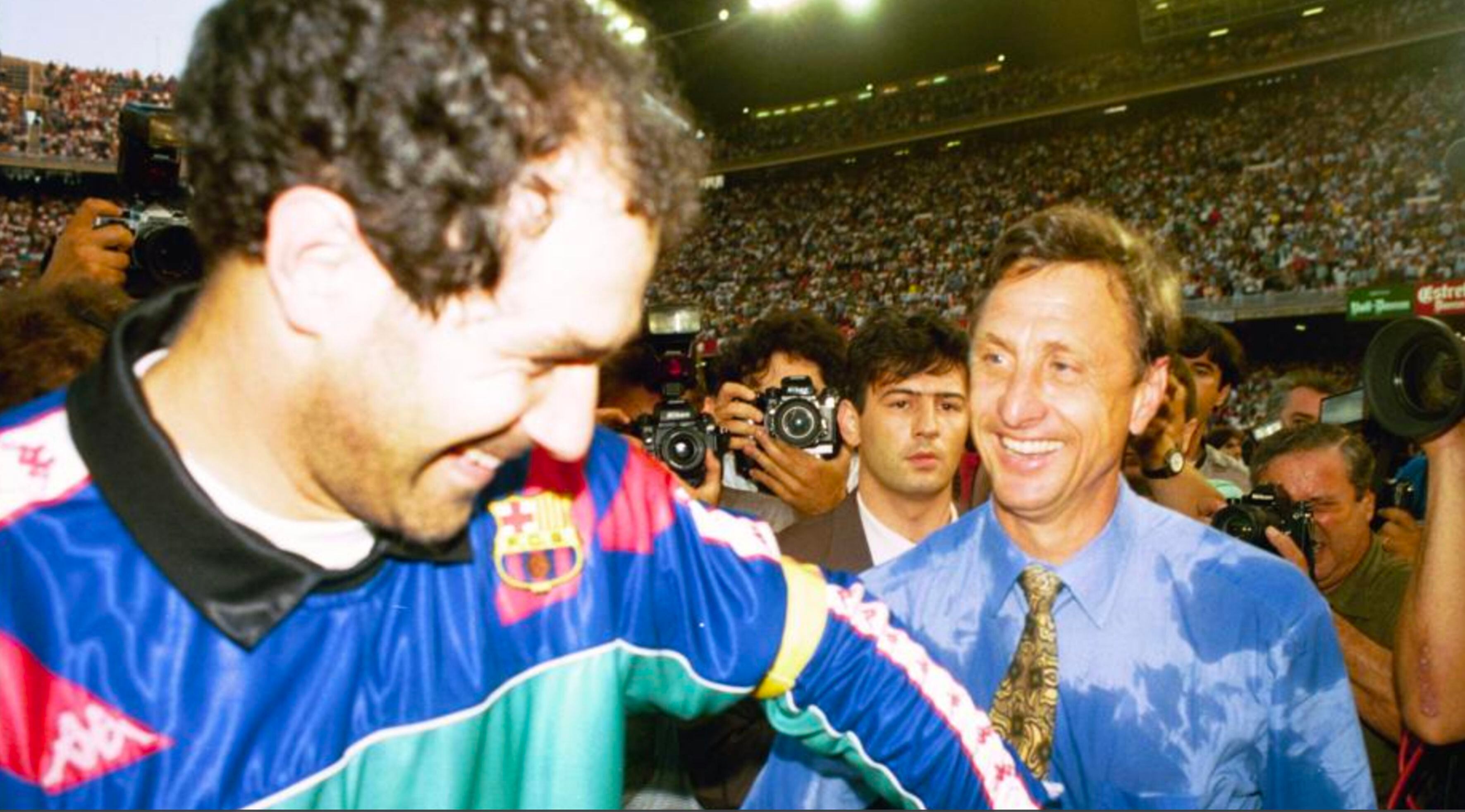 Andoni Zubizarreta y Johan Cruyff, en el Camp Nou tras la liga ganada en 1994.