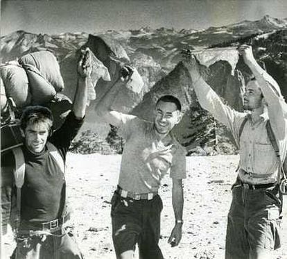 De izquierda a derecha, Warren Harding, Wayne Merry y George Whitmore poco antes de completar el ascenso de The Nose en 1958.