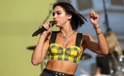 Dua Lipa actúa en el Festival de Reading, Inglaterra, el 25 de agosto de 2018