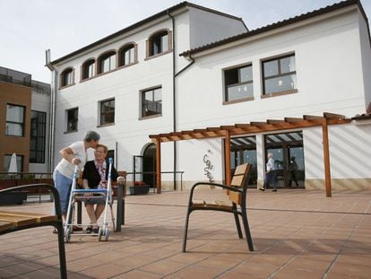 El Ayuntamiento de Sant Esteve Sesrovires y su residencia de ancianos, en quiebra y a punto de desaparecer, se enfrentan sobre la forma de gestionar los ingresos