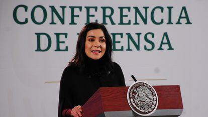 Ana Elizabeth García Vilchis la encargada de la sección 'Quién es quién en las mentiras'  durante la conferencia del 2 de septiembre en Palacio Nacional.