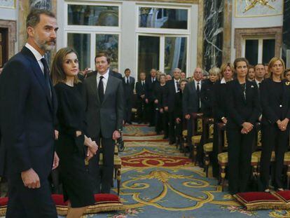Los Reyes en el funeral por la infanta Alicia de Borbón-Parma al que ha asistido Cristina de Borbón.