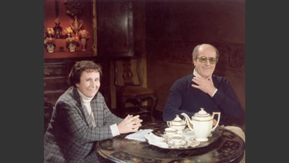 La escritora Agustina Bessa-Luís y el cineasta Manoel de Oliveira, durante el rodaje de la película 'Francisca' (1981), adaptación de la novela 'Fanny Owen'.
