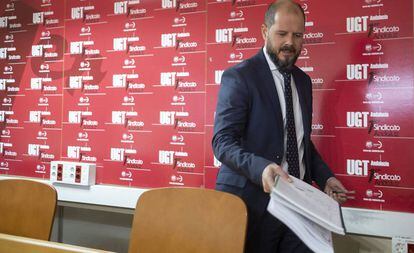 El abogado de UGT Andalucía, Germán Fernández, hoy en rueda de prensa en la sede del sindicato.