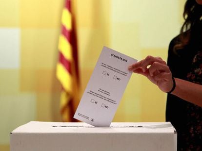 Una urna de la consulta catalana de 2014.