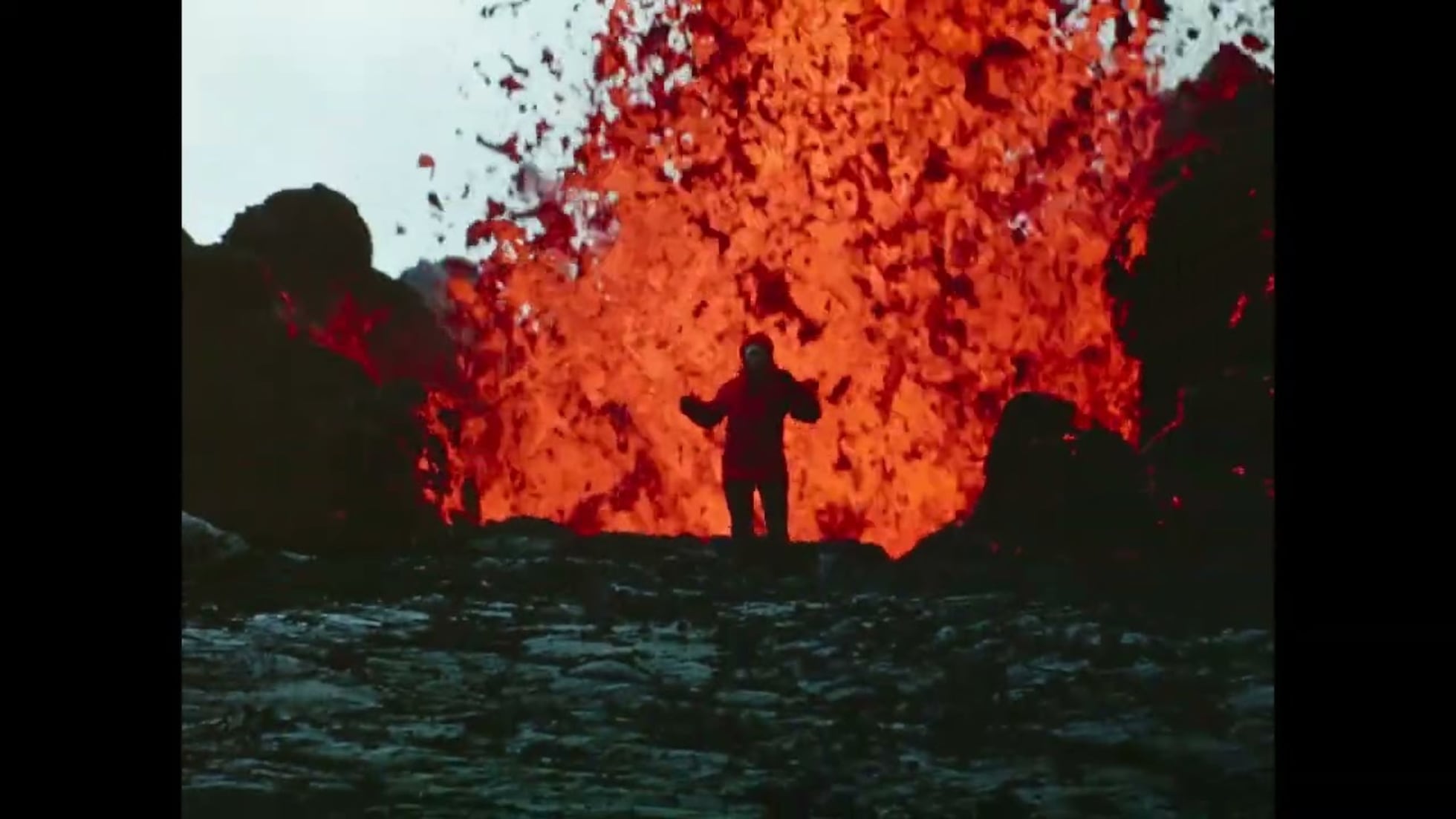 ‘Fire of Love’: Triángulo de amor en erupción: la pareja de científicos ...