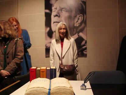 María Kodama celebra el 117 cumpleaños de Jorge Luis Borges con música de Pink Floyd.