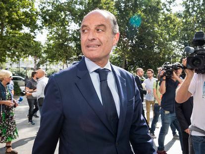 El expresidente de la Generalitat, Francisco Camps, llega a los juzgados en junio de 2019.