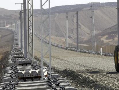 Vista de las obras del proyecto del tren de alta velocidad, en las proximidad que unir&aacute; La Meca con la ciudad de Medina y que supone el mayor contrato internacional conseguido por empresas espa&ntilde;olas, valorado en 6.736 millones de euros.